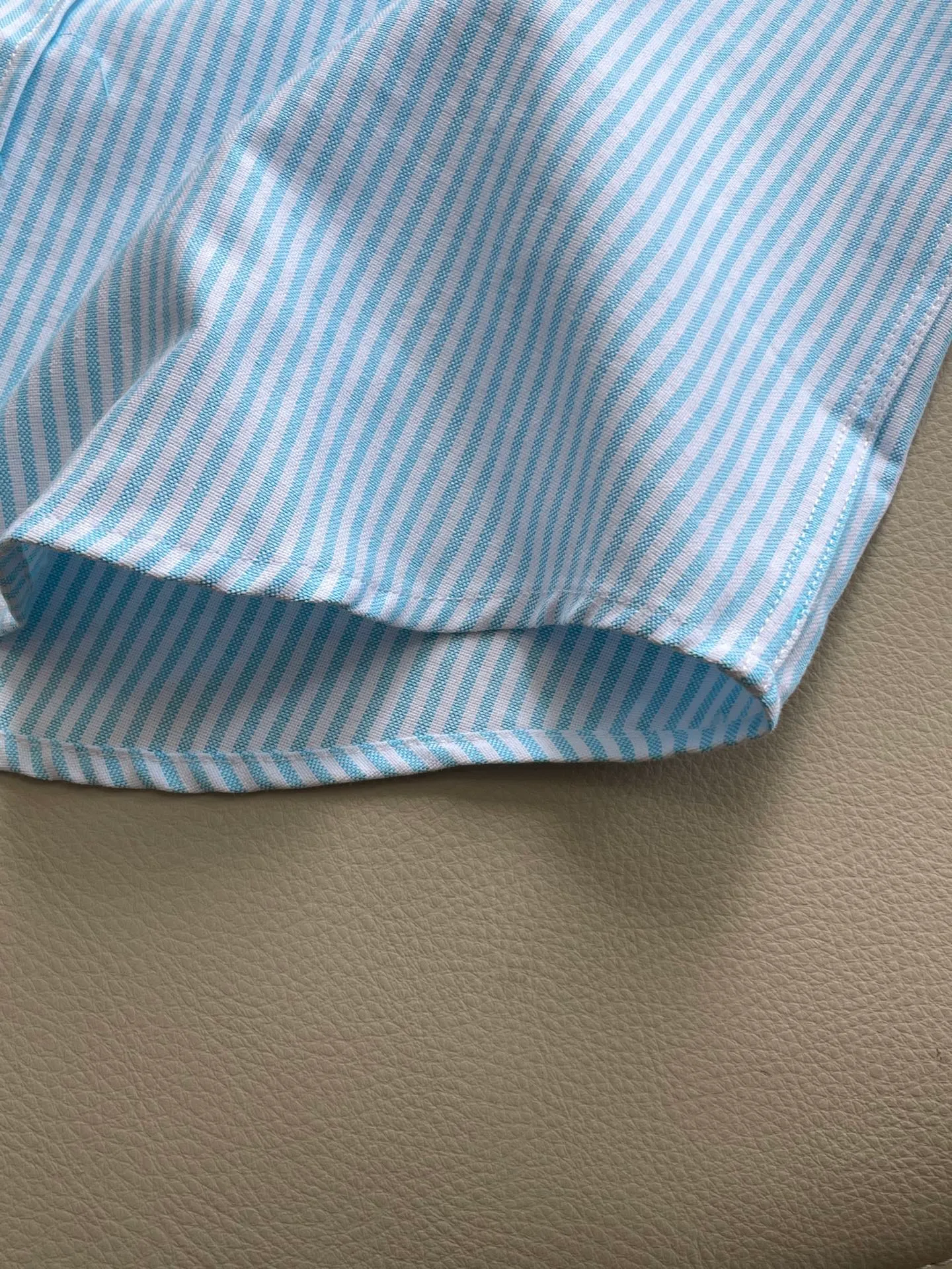 P220 🌸🌸🌸 POLO Ralph Lauren [High Quality] Classic shirt! The classic casual shirt made of pure cotton Oxford cloth has a unique design. It has a simple, clean and classic silhouette design. It is a versatile style that can be switched at will. The fabric feels soft and delicate, highly breathable, and is close to the skin and comfortable to wear. It can be worn alone as an inner layer. Its versatile performance is beyond your imagination! The upper body of the ready-to-wear is simple and classic yet elegant! Size:M-XXL